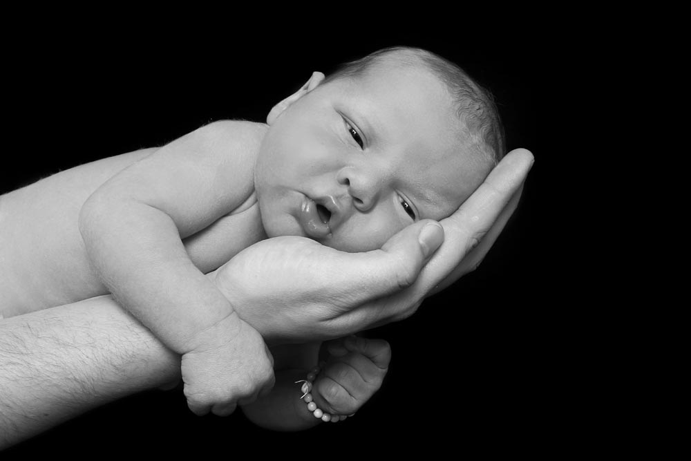Neugeborenenfoto / Neugeborenenfotografie / Neugeborenen Fotoshooting aus dem Fotostudio Fotospaß, Fotograf/Fotografin Bochum