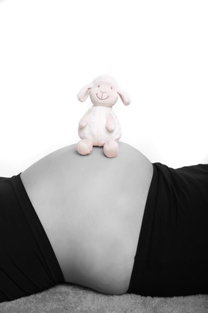 Babybauchfoto / Schwangerschaftsfotografie / Schwangerschafts-Fotoshooting aus dem Fotostudio Fotospaß, Fotograf/Fotografin Bochum